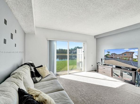 174 Riviera Cir 274, Weston FL 33326