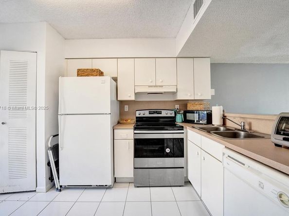 174 Riviera Cir 274, Weston FL 33326