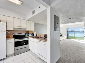 174 Riviera Cir 274, Weston FL 33326