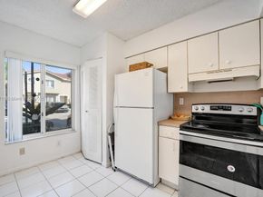 174 Riviera Cir 274, Weston FL 33326