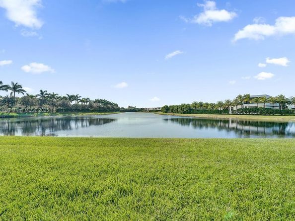 174 Riviera Cir 274, Weston FL 33326