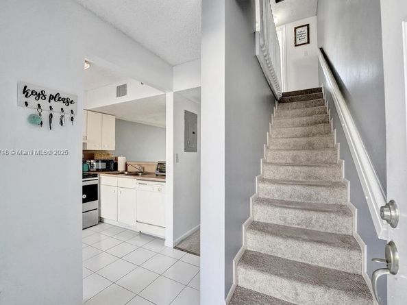 174 Riviera Cir 274, Weston FL 33326