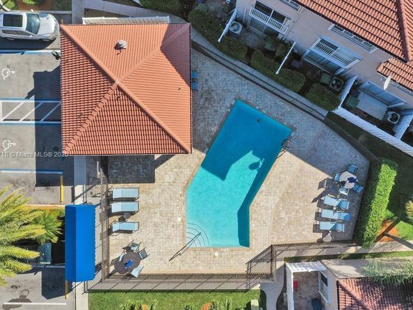 174 Riviera Cir 274, Weston FL 33326