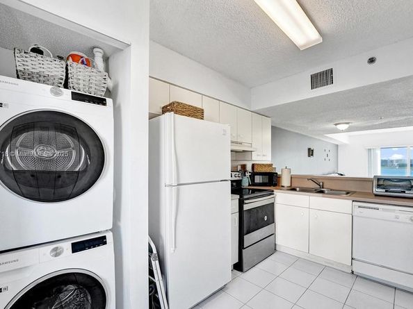 174 Riviera Cir 274, Weston FL 33326