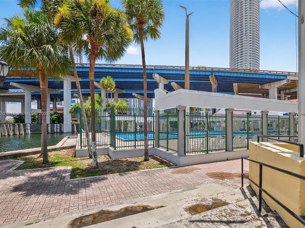 444 SW 4th St 105, Miami FL 33130
