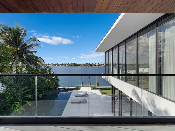 1165 N Biscayne Point Rd, Miami Beach FL 33141