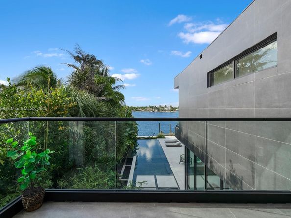 1165 N Biscayne Point Rd, Miami Beach FL 33141