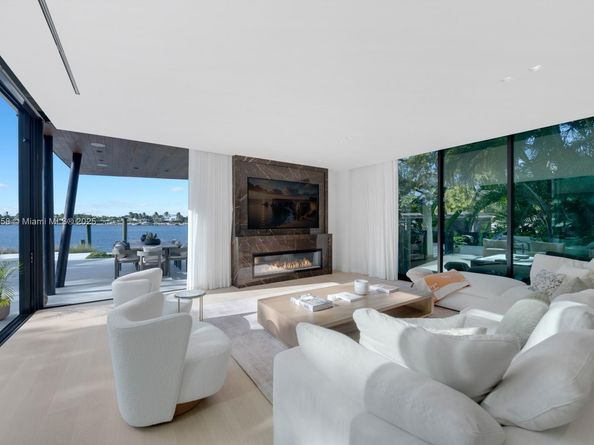 1165 N Biscayne Point Rd, Miami Beach FL 33141