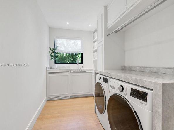 1165 N Biscayne Point Rd, Miami Beach FL 33141