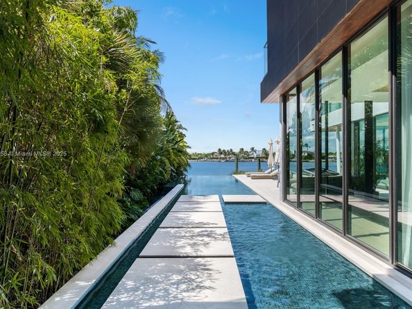 1165 N Biscayne Point Rd, Miami Beach FL 33141