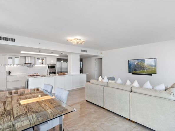 1331 Brickell Bay Dr 1811, Miami FL 33131