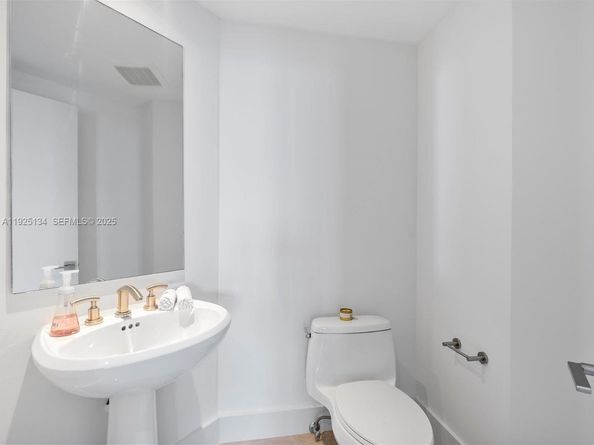 1331 Brickell Bay Dr 1811, Miami FL 33131