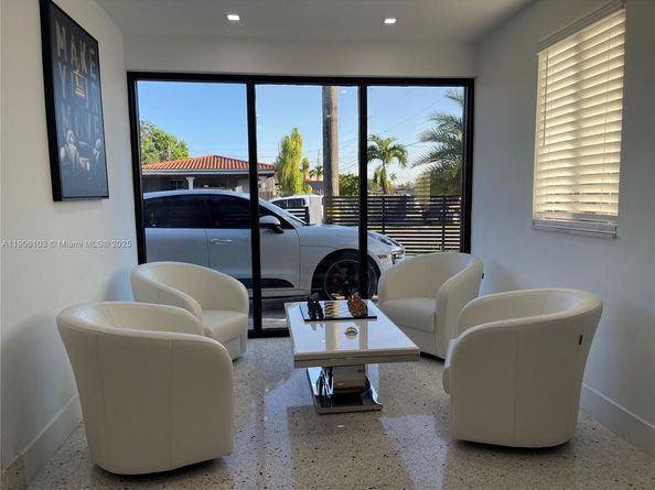 180 NW 59th Ct, Miami FL 33126