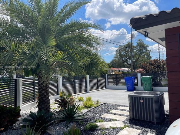 180 NW 59th Ct, Miami FL 33126