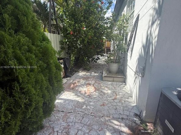 7900 SW 21st Ter, Miami FL 33155