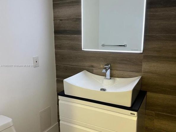 2801 NE 183rd St 1909W, Aventura FL 33160