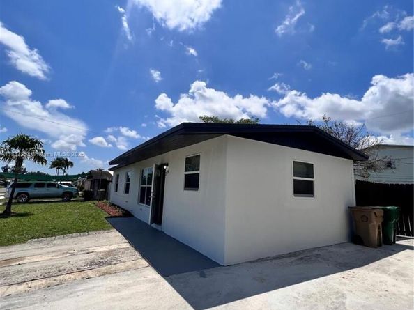 3731 SW 58th Ter, Davie FL 33314