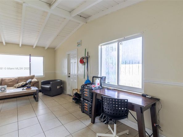 1701 NW 15th Ct, Fort Lauderdale FL 33311