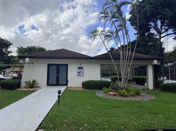 6835 SW 128th Ct, Miami FL 33183