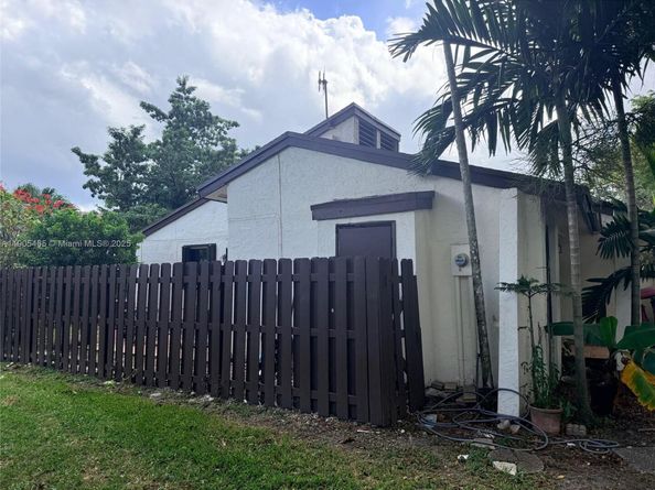 6835 SW 128th Ct, Miami FL 33183