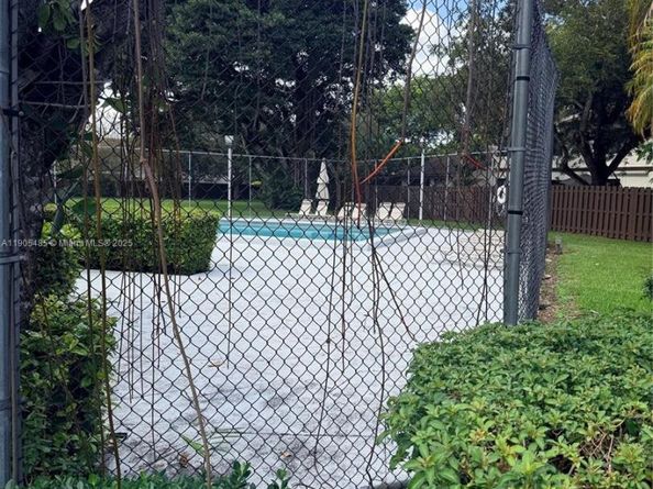 6835 SW 128th Ct, Miami FL 33183