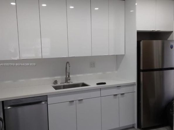 1450 Atlantic Shores Blvd 105, Hallandale Beach FL 33009