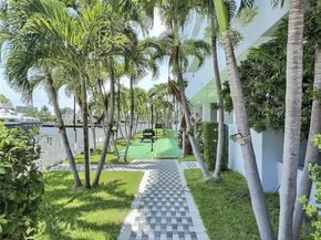 137 Golden Isles Dr 1109, Hallandale Beach FL 33009