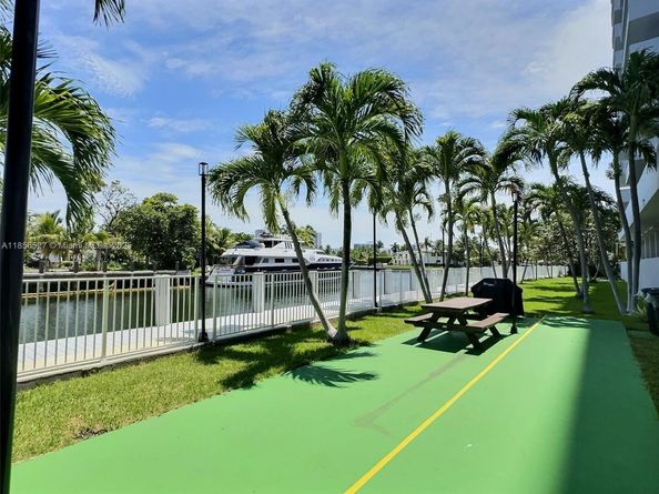 137 Golden Isles Dr 1109, Hallandale Beach FL 33009