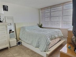 137 Golden Isles Dr 1109, Hallandale Beach FL 33009