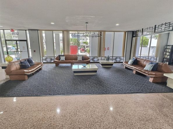 137 Golden Isles Dr 1109, Hallandale Beach FL 33009