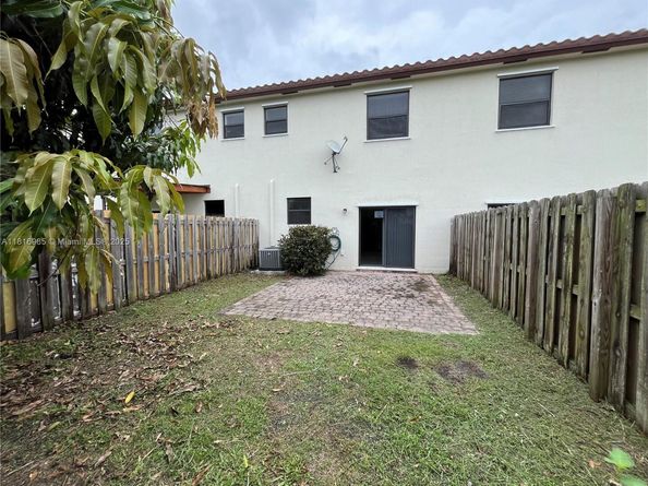 300 SE 37th Ter, Homestead FL 33033