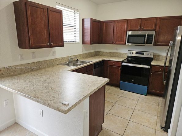 300 SE 37th Ter, Homestead FL 33033
