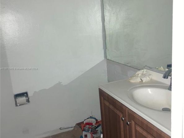 3301 Spanish Moss Ter 704, Lauderhill FL 33319