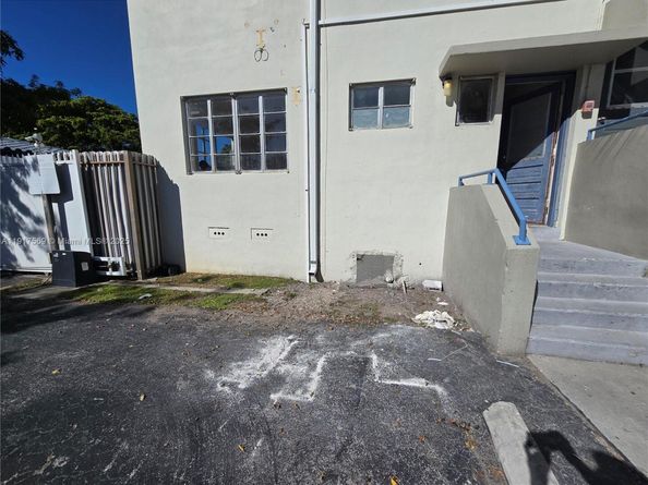 660 84th St 39, Miami Beach FL 33141