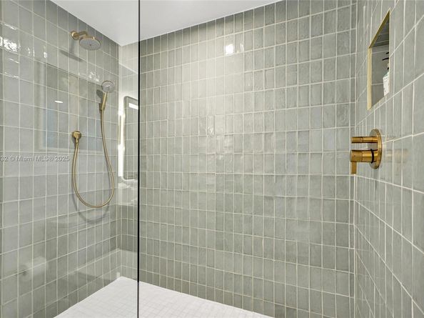 159 NE 6th St 3302, Miami FL 33132