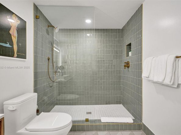 159 NE 6th St 3302, Miami FL 33132