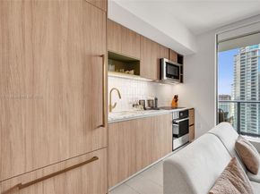 159 NE 6th St 3302, Miami FL 33132