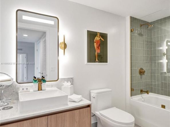 159 NE 6th St 3302, Miami FL 33132