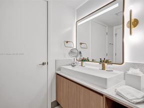 159 NE 6th St 3302, Miami FL 33132
