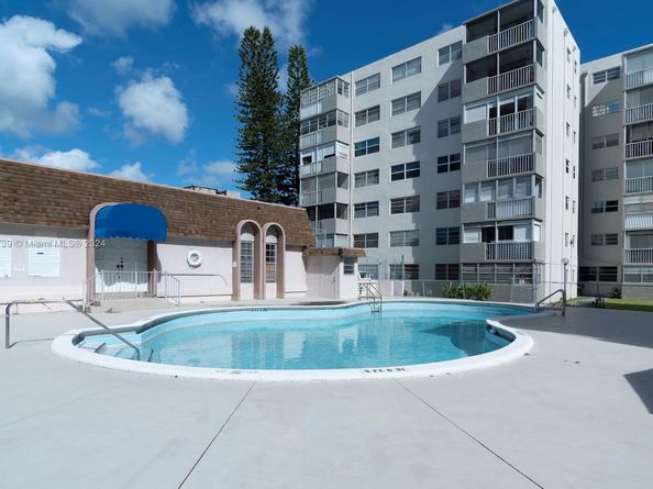 16400 NE 17th Ave 703, North Miami Beach FL 33162