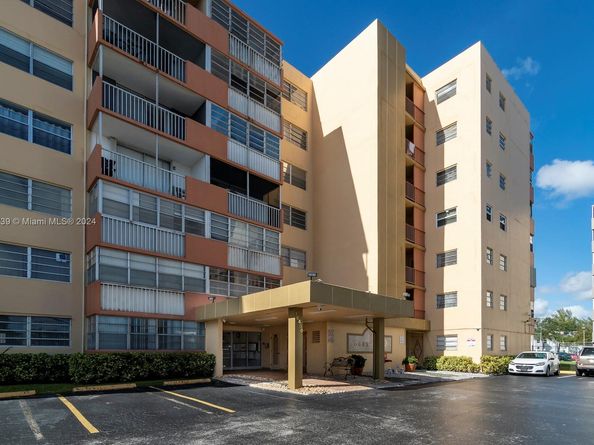16400 NE 17th Ave 703, North Miami Beach FL 33162