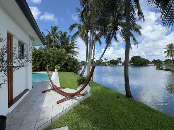 6705 Ficus Dr, Miramar FL 33023