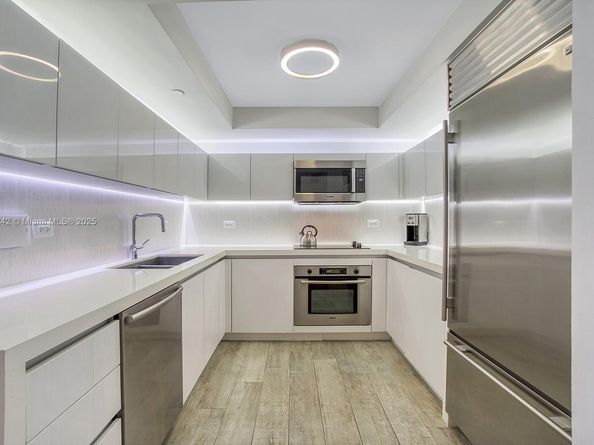 102 24 Street 945, Miami Beach FL 33139