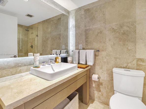 102 24 Street 945, Miami Beach FL 33139