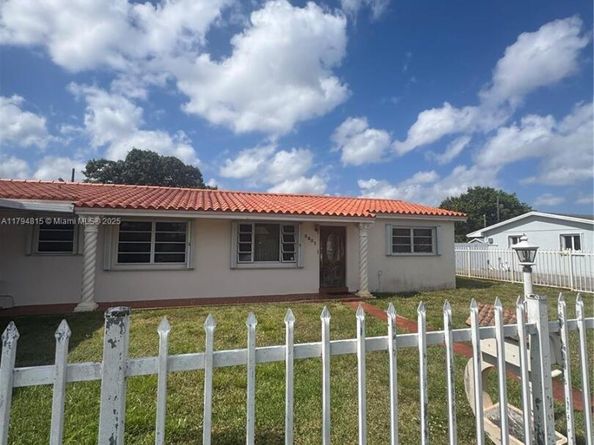 2831 NW 212th St, Miami Gardens FL 33056