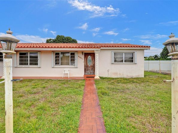 2831 NW 212th St, Miami Gardens FL 33056