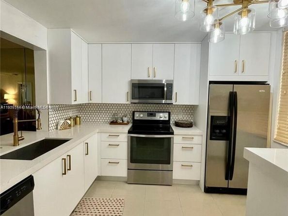 8592 W Sunrise Blvd 111, Plantation FL 33322