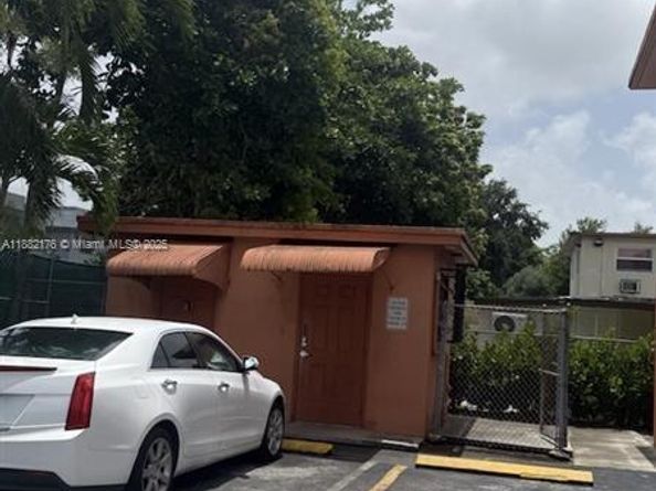 1716 NW 19th St, Miami FL 33125