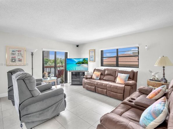 5249 NW 7th St 109, Miami FL 33126