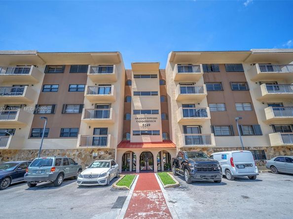5249 NW 7th St 109, Miami FL 33126